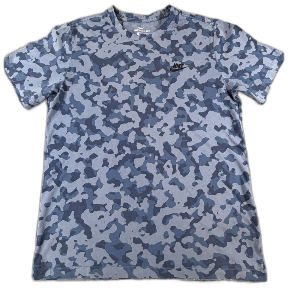 NIKE Sportswear Club Camouflage T-Shirt Medium Blue Ocean Fog Standard Fit